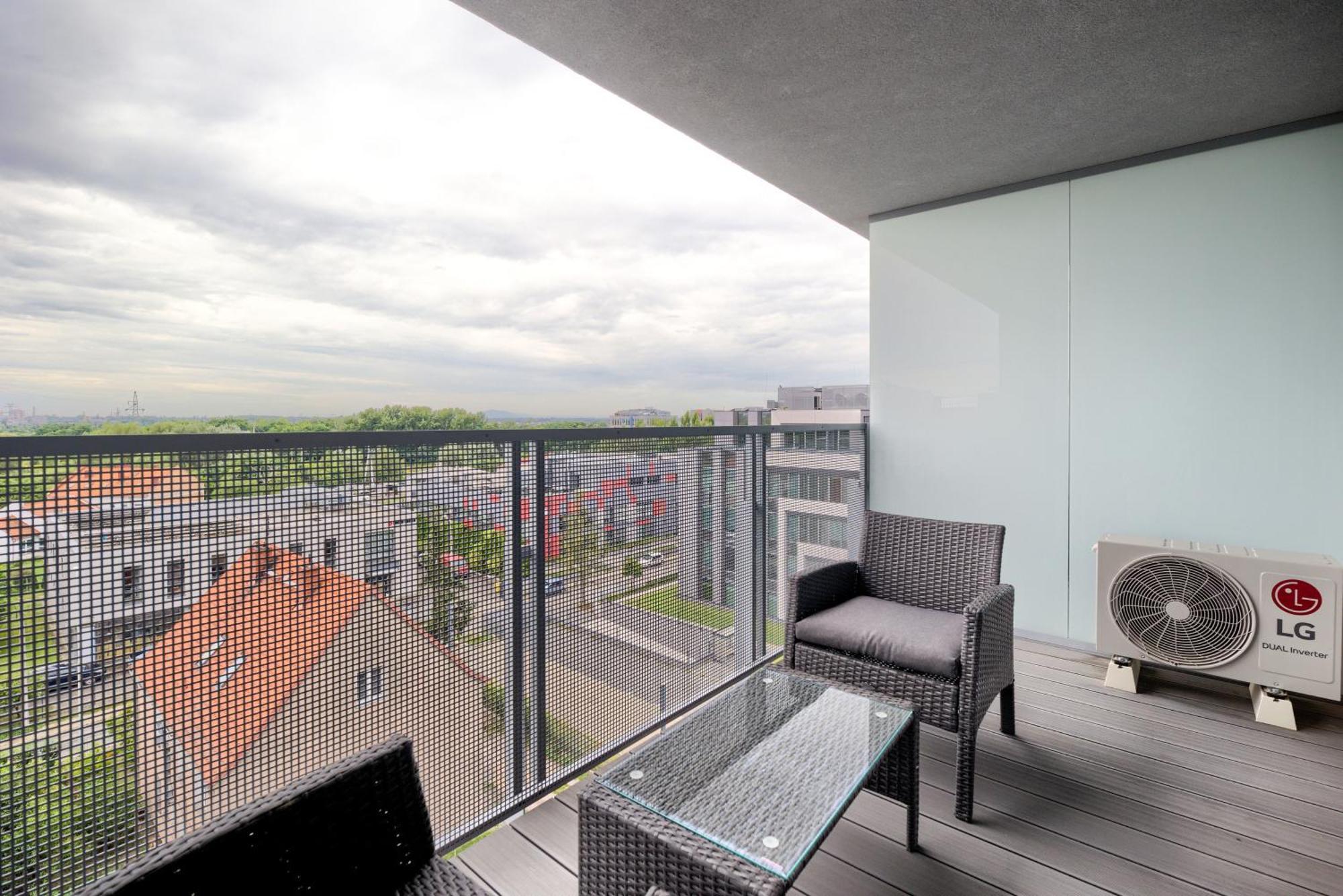 Апартаменти Aboutartapartments - Otynska 4