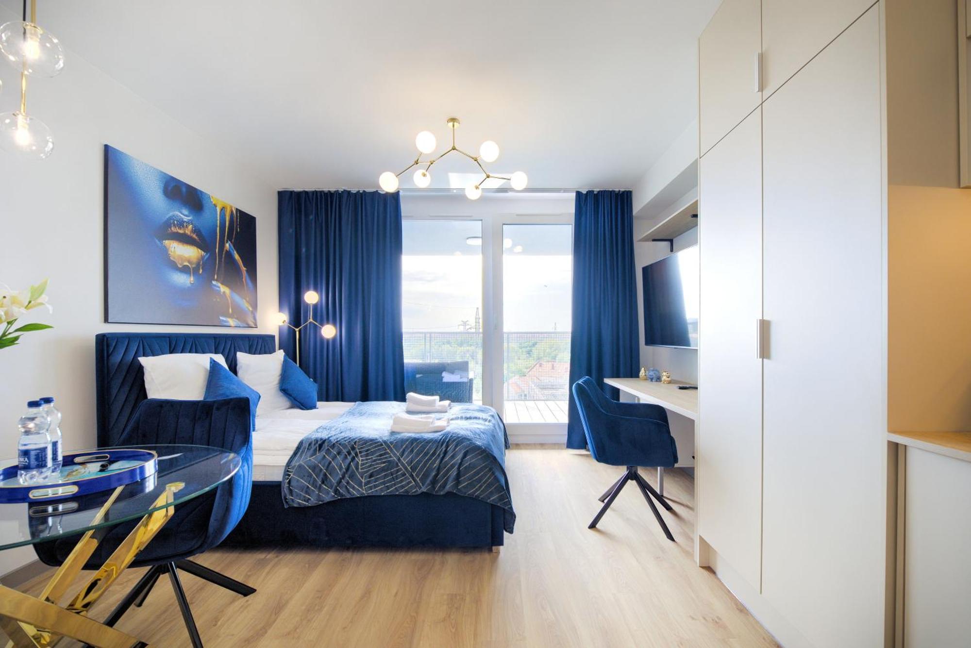 Апартаменти Aboutartapartments - Otynska 4 *